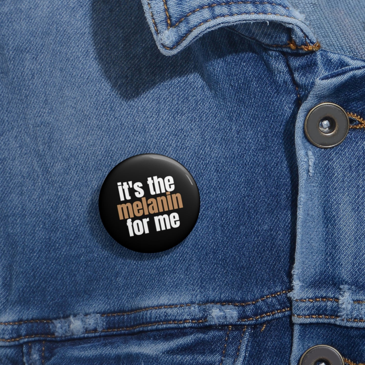 "it's the melanin for me" Pin Button - black